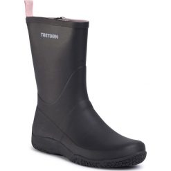 Kalosze TRETORN - Port 472817 Black 10. Czarne kalosze damskie Tretorn, z tworzywa sztucznego, bez obcasa, bez zapięcia. Za 469,00 zł.