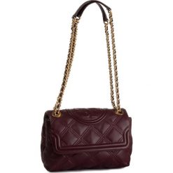 Torebka TORY BURCH - 58102 Claret. Czerwone torebki klasyczne damskie Tory Burch, bez wzorów, ze skóry, klasyczne, bez dodatków. W wyprzedaży za 1429,00 zł.