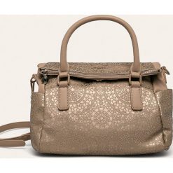 Desigual - Torebka. Żółte torby damskie na zakupy Desigual, w paski, z poliesteru, na ramię, bez dodatków. W wyprzedaży za 239,90 zł.