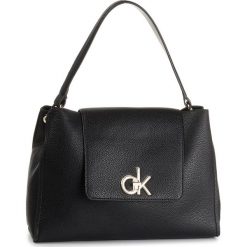 Torebka CALVIN KLEIN - Re-Lock Top Handle Satchel K60K605607 BDS. Czarne topy damskie Calvin Klein, uniwersalny, bez wzorów, ze skóry ekologicznej, z klasycznym kołnierzykiem. Za 749,00 zł.