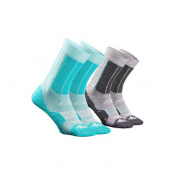 Skarpety turystyczne SH520 X-WARM mid junior. Niebieskie skarpetki męskie marki QUECHUA, z elastanu. Za 39,99 zł.