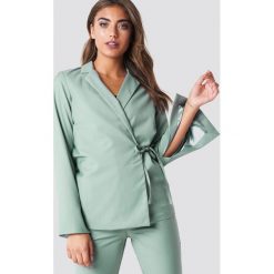 NA-KD Classic Kopertowa marynarka z rękawem z rozcięciem - Green. Zielone marynarki damskie NA-KD Classic, bez wzorów. Za 161,95 zł.