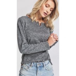 Ciemnoszara Bluzka Adamant. Szare bluzki damskie marki other, xl, bez wzorów, bez kołnierzyka, z długim rękawem. Za 39,99 zł.