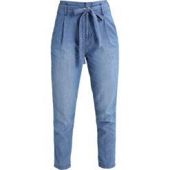 Boyfriendy damskie: GAP Jeansy Relaxed Fit medium indigo