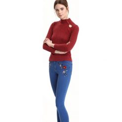 SWETER DŁUGI RĘKAW DAMSKI. Czerwone golfy damskie marki TROLL, s, z długim rękawem. W wyprzedaży za 29,99 zł.