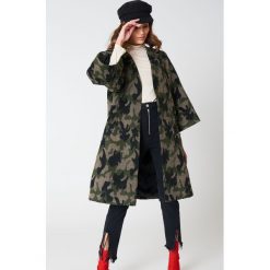 Płaszcze damskie: Hannalicious x NA-KD Płaszcz z rękawami kimono – Green