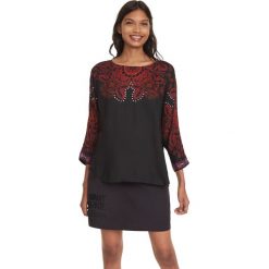 Desigual Lumbe Bluzka Czarny Czerwony. Czerwone bluzki damskie Desigual, l, z nadrukiem, z wiskozy, bez kołnierzyka, bez rękawów. Za 326,95 zł.
