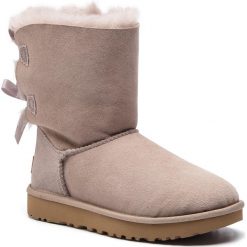 Buty UGG - W Bailey Bow II 1016225 W/Oys. Szare kozaki damskie marki Ugg, na zimę, ze skóry, bez obcasa, bez zapięcia. W wyprzedaży za 689,00 zł.