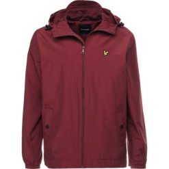 Kurtki męskie bomber: Lyle & Scott Kurtka wiosenna bordeaux
