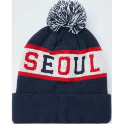 Czapka z dzianiny z pasem „Seoul”. Czarne czapki męskie Pull&Bear, z dzianiny. Za 59,90 zł.