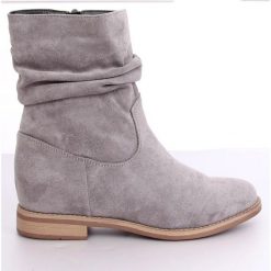 Botki na ukrytym koturnie szare NC838 Grey. Szare botki damskie ButyModne, bez obcasa, na koturnie, na zamek. W wyprzedaży za 158,44 zł.