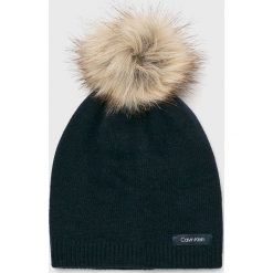 Calvin Klein - Czapka. Szare czapki zimowe damskie Calvin Klein, z dzianiny. Za 179,90 zł.