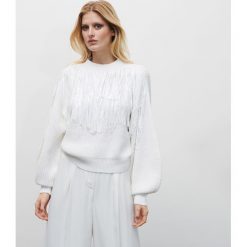 Sweter z cekinowymi frędzlami - Biały. Białe swetry damskie Reserved, s, bez wzorów, bez rękawów, bez kaptura. Za 179,99 zł.