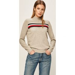 Tommy Hilfiger - Sweter. Szare swetry damskie TOMMY HILFIGER, s, z aplikacjami, z bawełny, bez rękawów, bez kaptura. W wyprzedaży za 299,90 zł.