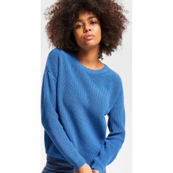 Bawełniany sweter - Niebieski. Niebieskie swetry damskie Reserved, s, bez wzorów, z bawełny, bez kołnierzyka, bez kaptura. W wyprzedaży za 49,99 zł.