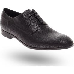 Czarne skórzane półbuty Emporio Armani. Czarne buty wizytowe męskie Emporio Armani, ze skóry, na sznurówki. Za 874,50 zł.