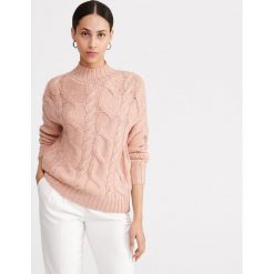 Sweter z połyskiem - Różowy. Różowe swetry damskie Reserved, s, bez wzorów, bez rękawów, bez kaptura. W wyprzedaży za 49,99 zł.