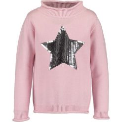 Blue Seven - Sweter dziecięcy 92-128 cm. Różowe swetry dziewczęce Blue Seven, bez wzorów, z bawełny, bez kołnierzyka, bez rękawów, bez kaptura. W wyprzedaży za 49,90 zł.