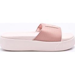 Puma - Klapki. Różowe klapki damskie Puma, bez wzorów, ze skóry, bez obcasa, na obcasie. W wyprzedaży za 129,90 zł.