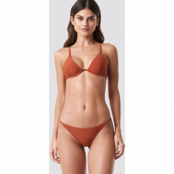NA-KD Swimwear Dół bikini z cienkim paseczkiem - Brown. Brązowe bikini marki NA-KD Swimwear. Za 32,00 zł.