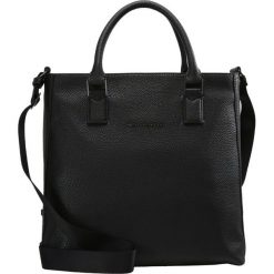 Trussardi Jeans OTTAWA CROSSBODY Torba na ramię black. Czarne torby na laptopa Trussardi Jeans, z jeansu, na ramię, małe. W wyprzedaży za 567,20 zł.