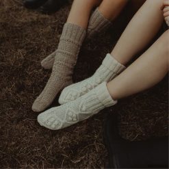 Skarpetki Tina Damskie. Skarpetki damskie Pakamera, bez wzorów, z wełny. Za 280,00 zł.