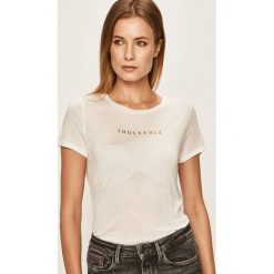 Trussardi Jeans - T-shirt. Białe t-shirty damskie Trussardi Jeans, s, z aplikacjami, z wiskozy, z okrągłym kołnierzem. W wyprzedaży za 179,90 zł.
