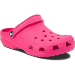 Klapki CROCS - Classic 10001 Candy Pink. Różowe klapki damskie Crocs, bez wzorów, z tworzywa sztucznego, bez obcasa. Za 149,00 zł.