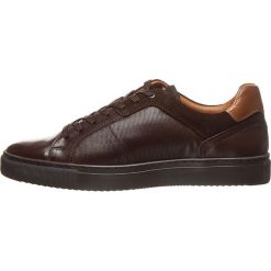 Skórzane sneakersy w kolorze ciemnobrązowym. Pomarańczowe sneakersy męskie Otto Kern, na sznurówki. W wyprzedaży za 239,95 zł.