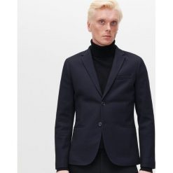 Marynarka slim ze strukturalnej dzianiny - Granatowy. Niebieskie marynarki męskie Reserved, s, bez wzorów, z dzianiny. Za 239,99 zł.