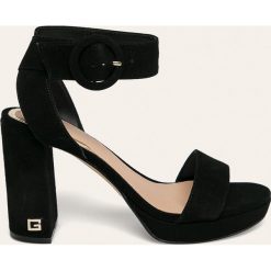 Guess Jeans - Sandały skórzane. Czarne sandały damskie z aplikacjami, z jeansu, na klamry. Za 659,90 zł.