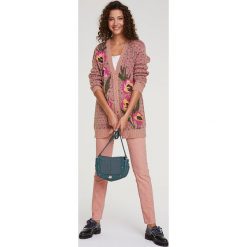 Sweter rozpinany w kolorze jasnoróżowym. Różowe swetry damskie Heine, bez wzorów, z wełny. W wyprzedaży za 129,95 zł.