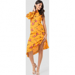 NA-KD Sukienka ze stójką i falbanką - Multicolor,Yellow. Żółte długie sukienki marki NA-KD, z asymetrycznym kołnierzem, z długim rękawem, asymetryczne. Za 40,95 zł.