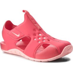 Sandały NIKE - Sunray Protect 2 (PS) 943828 600 Tropical Pink/Bleached Coral. Różowe sandały dziewczęce Nike, z tworzywa sztucznego, bez zapięcia. W wyprzedaży za 129,00 zł.
