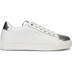 Trussardi Jeans Tenisówki Biały. Białe trampki i tenisówki damskie Trussardi Jeans, bez wzorów, z jeansu, bez zapięcia. Za 628,95 zł.