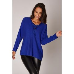 Sweter w kolorze niebieskim. Niebieskie swetry damskie L'étoile du cachemire, bez wzorów, z kaszmiru, klasyczne, bez rękawów, bez kaptura. W wyprzedaży za 129,95 zł.