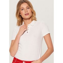 Koszulka polo - Biały. Białe koszulki damskie marki Mohito, s, bez wzorów, polo, bez rękawów. Za 59,99 zł.