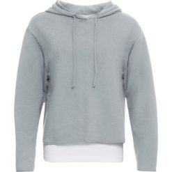 Bluza z kapturem i topem 2 w 1 bonprix jasnoszary "used" - biały. Szare bluzy damskie bonprix, bez wzorów, bez rękawów, z kapturem. Za 49,99 zł.