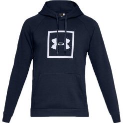 Under Armour Rival Fleece Logo Hoodie 1329745-408 bluzy męskie granatowe XXL. Białe bluzy męskie Under Armour, xxl, z nadrukiem, z bawełny, sportowe, z kapturem, bez rękawów, z kapturem. W wyprzedaży za 179,99 zł.