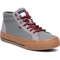 Sneakersy TOMMY JEANS - Warmlined Classic Midcut Sneaker EM0EM00364 Steel Gray PFO. Szare sneakersy męskie Tommy Jeans, bez zapięcia. Za 449,00 zł.