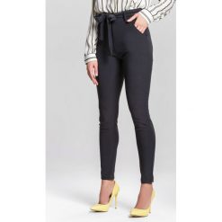 Szare Spodnie Thresh Out. Szare spodnie materiałowe damskie other, xl, w paski, z dzianiny. Za 49,99 zł.