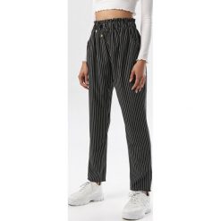 Czarne Spodnie Arrishell. Czarne spodnie damskie Born2be, xl, bez wzorów, z tkaniny. Za 59,99 zł.