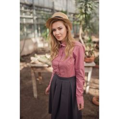 Koszula Rose. Czerwone bluzki damskie Pakamera, bez wzorów, z bawełny, klasyczne, z klasycznym kołnierzykiem, bez rękawów. Za 239,00 zł.