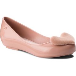 Baleriny ZAXY - New Pop Heart Fem 82540 Pink 90469 BB285023 02064. Różowe baleriny damskie Zaxy, bez wzorów, z tworzywa sztucznego, bez obcasa. W wyprzedaży za 149,00 zł.