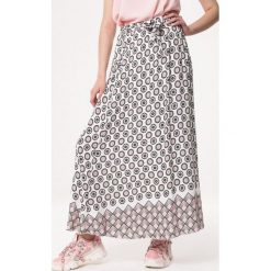 Biała Spódnica First Love. Białe spódniczki damskie Born2be, xl, bez wzorów, klasyczne, z standardowym stanem, maxi. Za 49,99 zł.