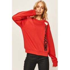 Love Moschino - Bluza. Czerwone bluzy damskie Love Moschino, m, z nadrukiem, z elastanu, bez rękawów, bez kaptura. W wyprzedaży za 399,90 zł.