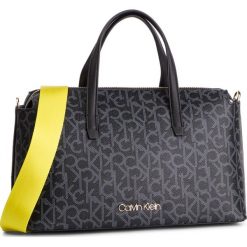Torebka CALVIN KLEIN - Monogram Duffle K60K605017 910. Czarne torebki klasyczne damskie Calvin Klein, bez wzorów, ze skóry ekologicznej, klasyczne, bez dodatków. W wyprzedaży za 389,00 zł.