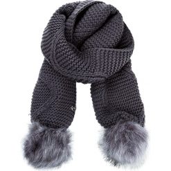 Szal GUESS - Not Coordinated Wool AW6800 WOL03 GRY. Szare szaliki damskie marki Guess, z aplikacjami, z materiału. Za 229,00 zł.