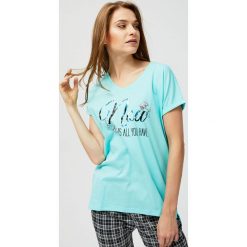 Bluzka oversize z nadrukiem. Zielone bluzki damskie Moodo, xs, z nadrukiem, bez kołnierzyka, bez rękawów. Za 5,99 zł.
