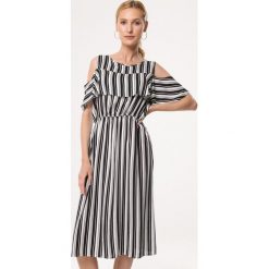 Czarna Sukienka First Base. Czarne sukienki damskie Born2be, xl, bez wzorów, bez kołnierzyka, bez rękawów, midi. Za 49,99 zł.